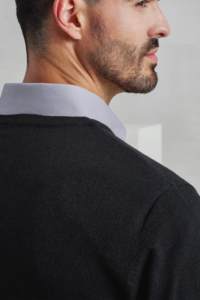 Premier 'essential' férfi V-nyakú Akril pulóver (PR400), modellen