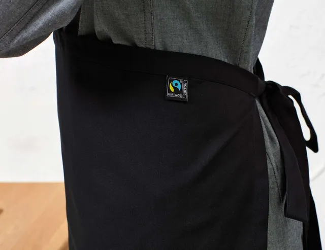 Premier Fairtrade & organikus tanúsítvánnyal rendelkező pamut kötény (PR114), modellen