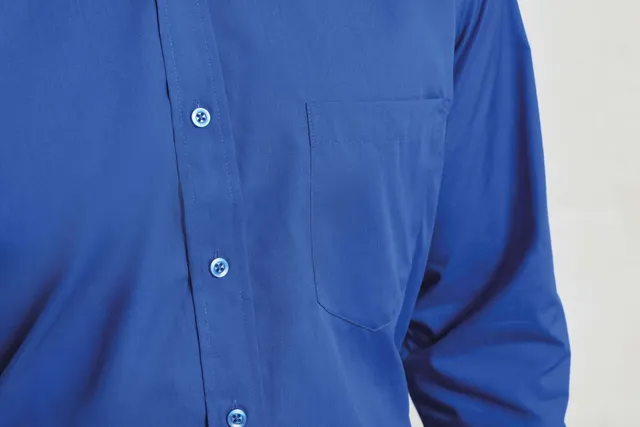 Premier férfi hosszú ujjú poplin ing (PR200), modellen
