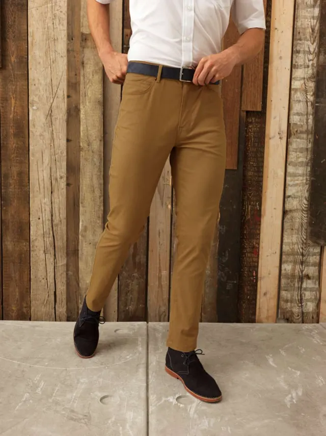 Premier férfi Performance Chino farmer nadrág (PR560), modellen