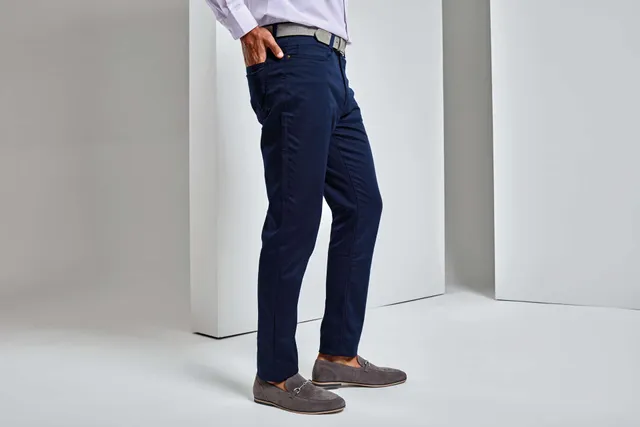Premier férfi Performance chino farmer nadrág (PR560), modellen