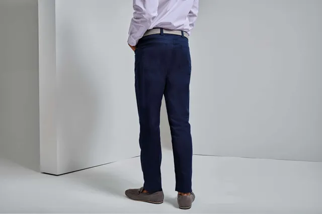 Premier férfi Performance chino farmer nadrág (PR560), modellen