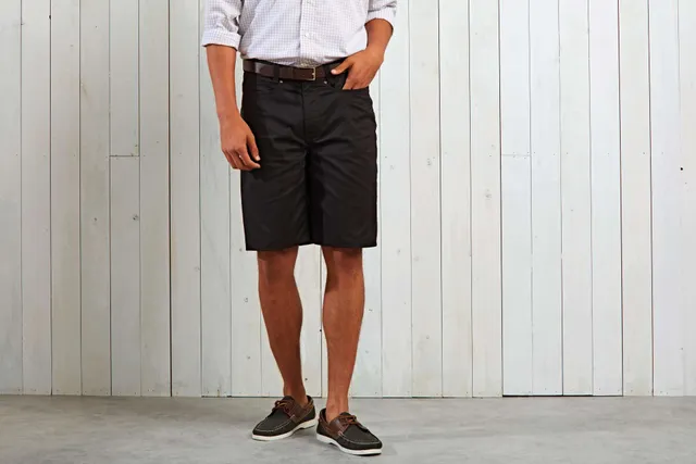 Premier férfi Performance chino rövidnadrág (PR562), modellen