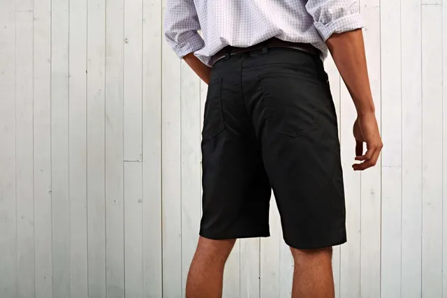 Premier férfi Performance chino rövidnadrág (PR562), modellen