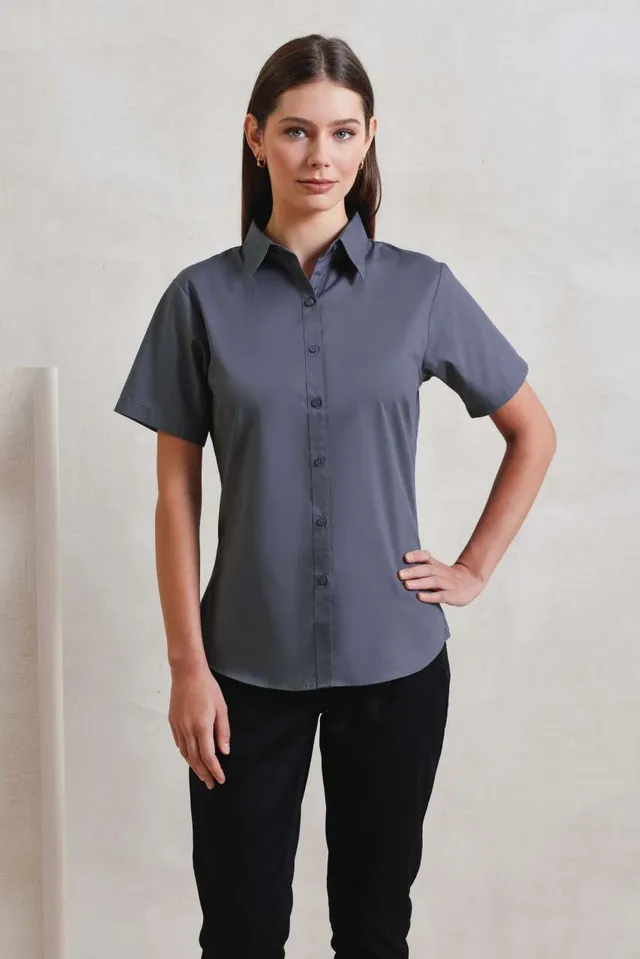 Premier női rövid ujjú poplin ing (PR302), modellen