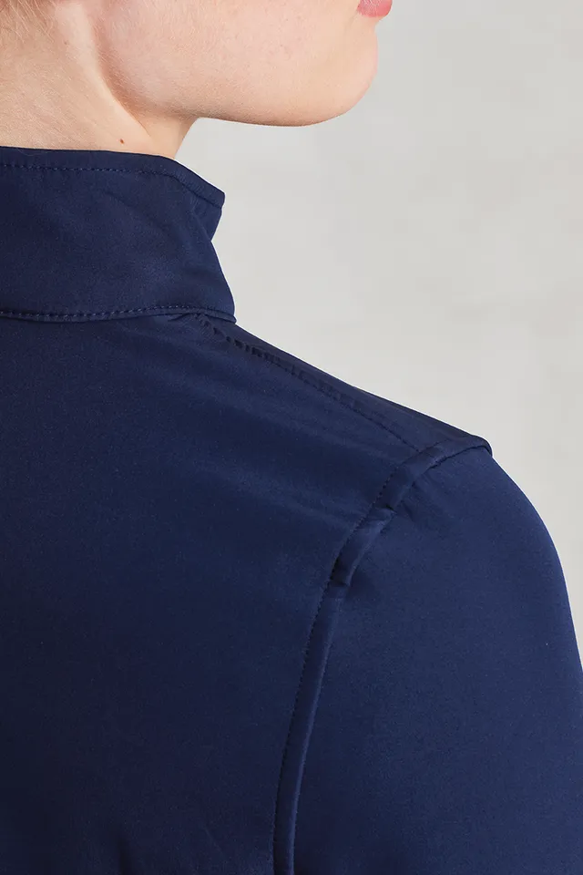 Premier női Windchecker® emblémázható & újrahasznosított softshell dzseki (PR812), modellen