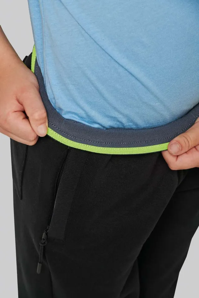 Proact gyerek Multisport melegítőnadrág zsebekkel (PA1013), modellen