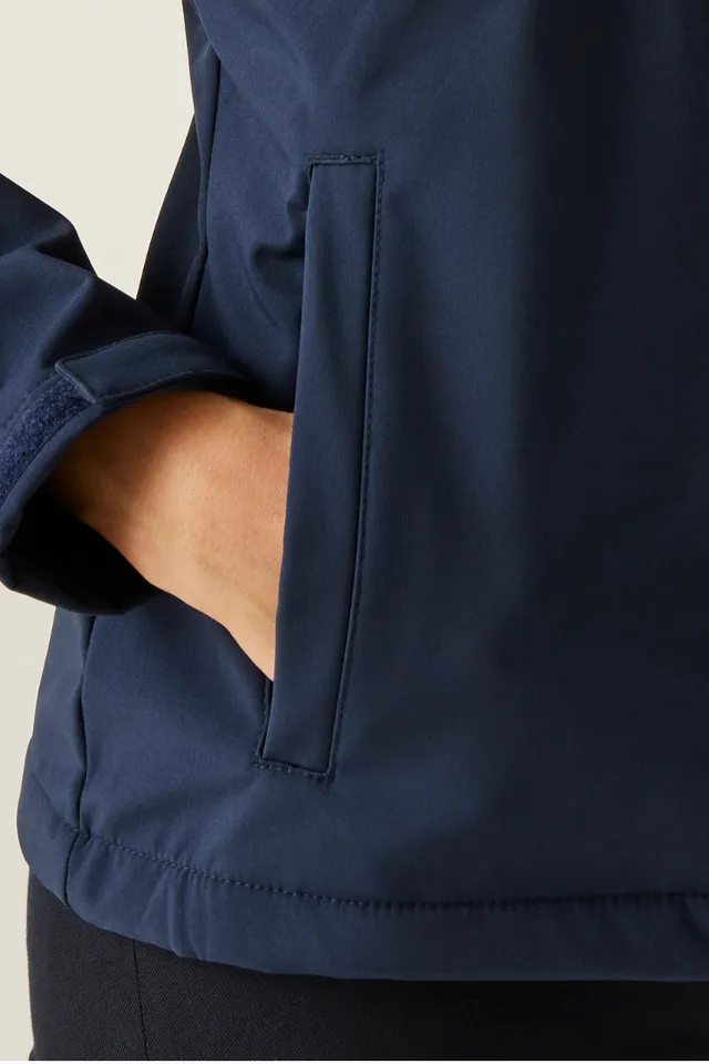 Regatta Ablaze 3 rétegű nyomtatható női softshell dzseki (TRA613), modellen