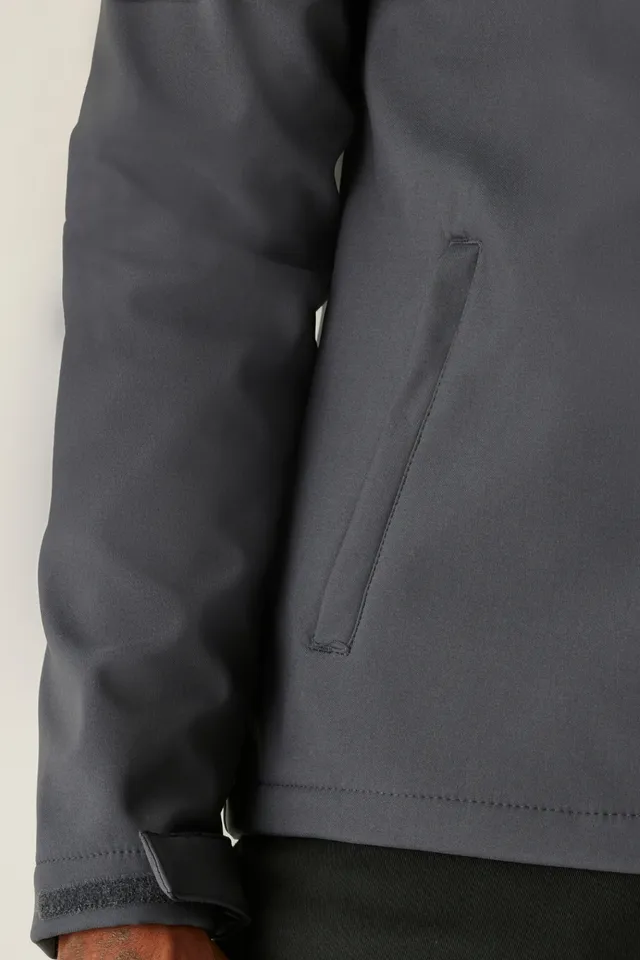 Regatta Ablaze 3 rétegű nyomtatható softshell dzseki (TRA610), modellen