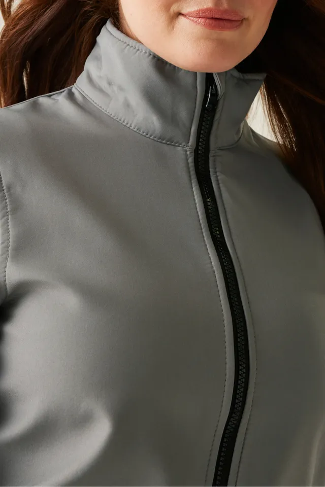 Regatta Ablaze nyomtatható női softshell (TRA629), modellen