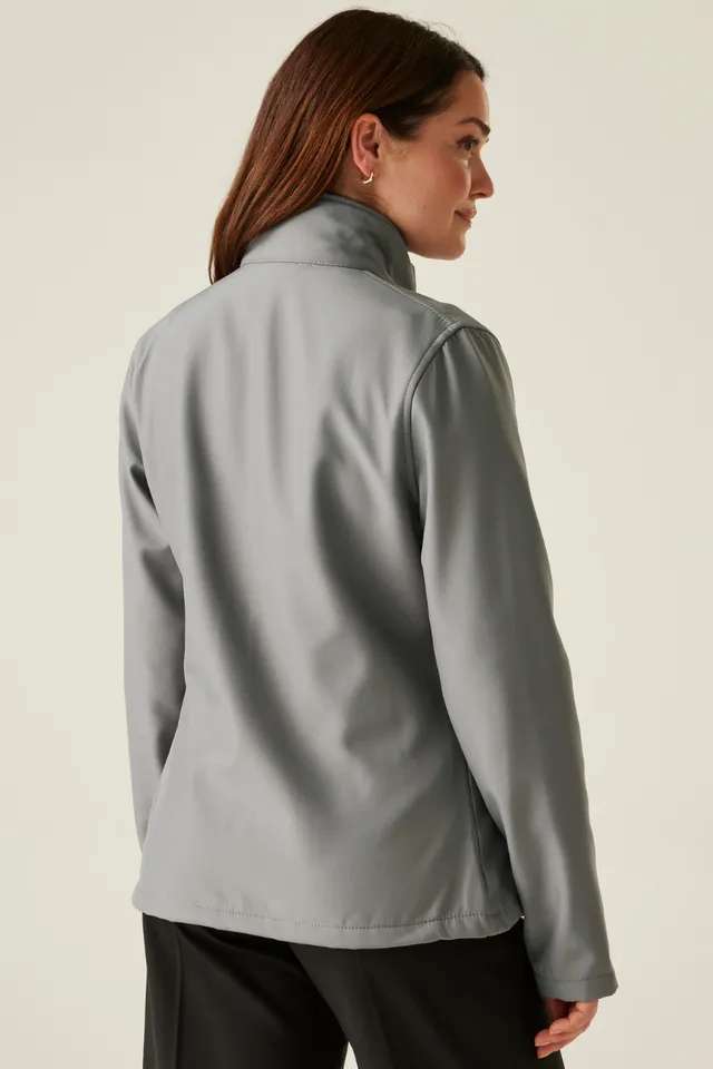 Regatta Ablaze nyomtatható női softshell (TRA629), modellen