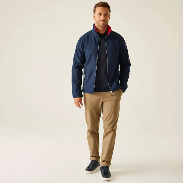 Regatta Ascender 2 Layer férfi softshell dzseki (TRA762), modellen