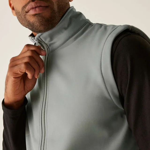 Regatta Ascender 2 Layer férfi softshell mellény (TRA925), modellen
