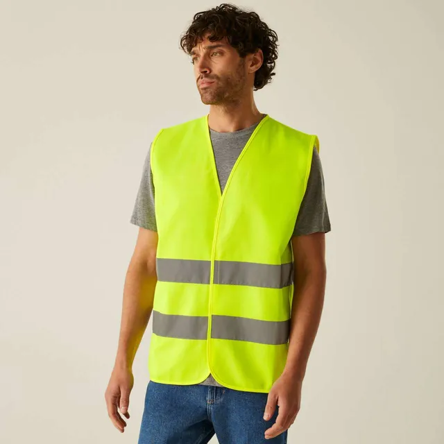 Regatta HI Vis Essential könnyen emblémázható férfi mellény (TRS255), modellen