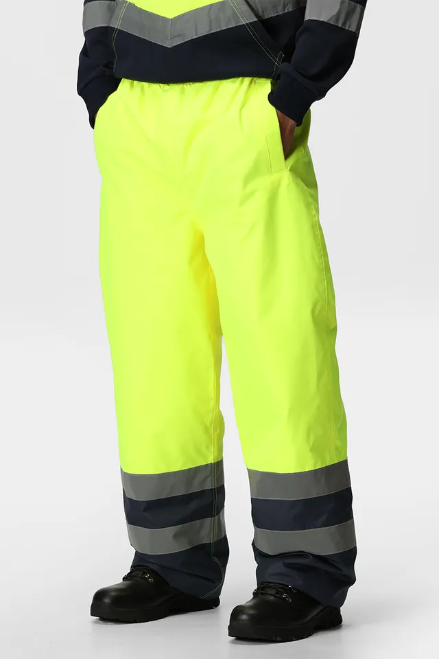 Regatta HI Vis hőszigetelt férfi védőnadrág (TRJ523), modellen