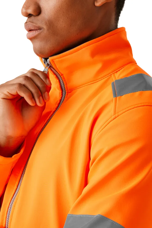 Regatta HI-Vis Pro Contract Ablaze kétrétegű férfi softshell dzseki (class 3) (TRA712), modellen