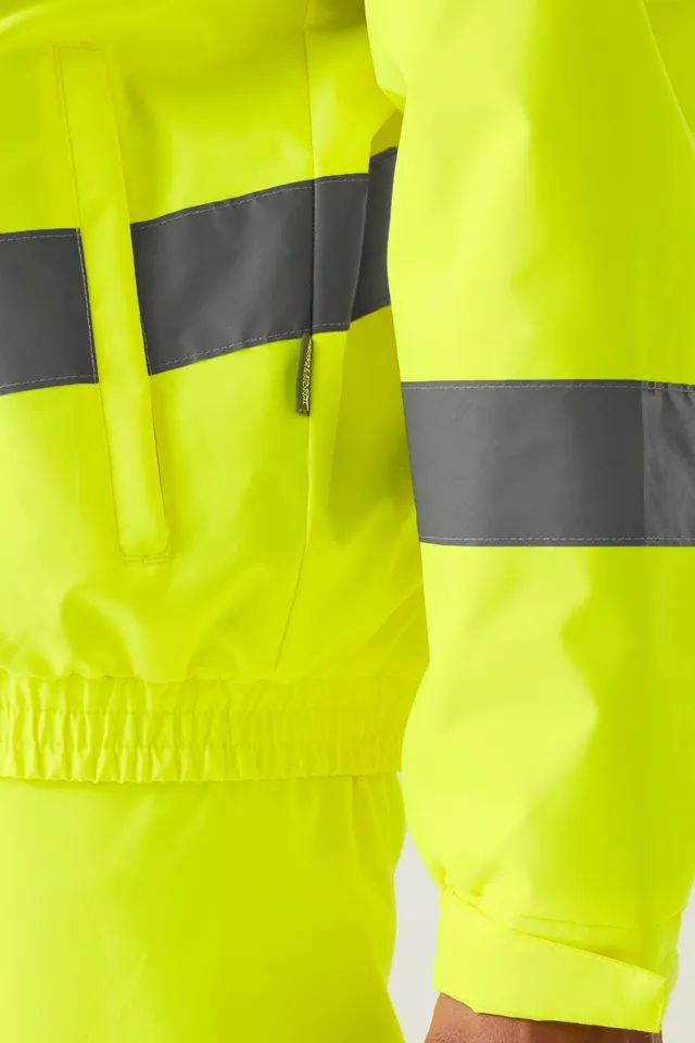 Regatta HI Vis Pro Contract Dover férfi dzseki (TRW457), modellen