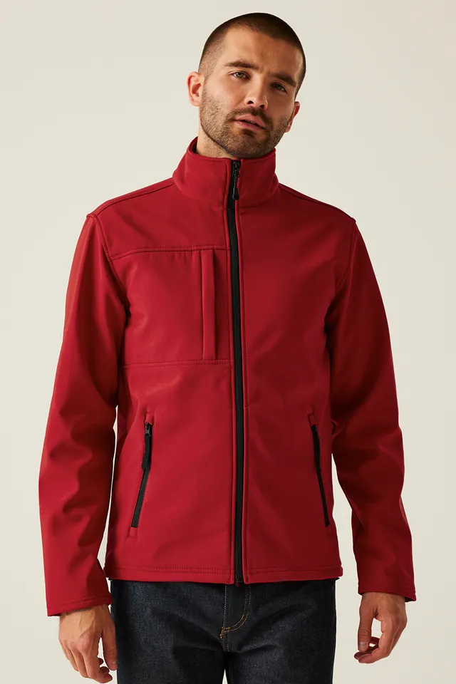 Regatta Octagon II nyomtatható háromrétegű membránnal ellátott férfi softshell (TRA688), modellen