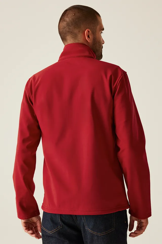 Regatta Octagon II nyomtatható háromrétegű membránnal ellátott férfi softshell (TRA688), modellen