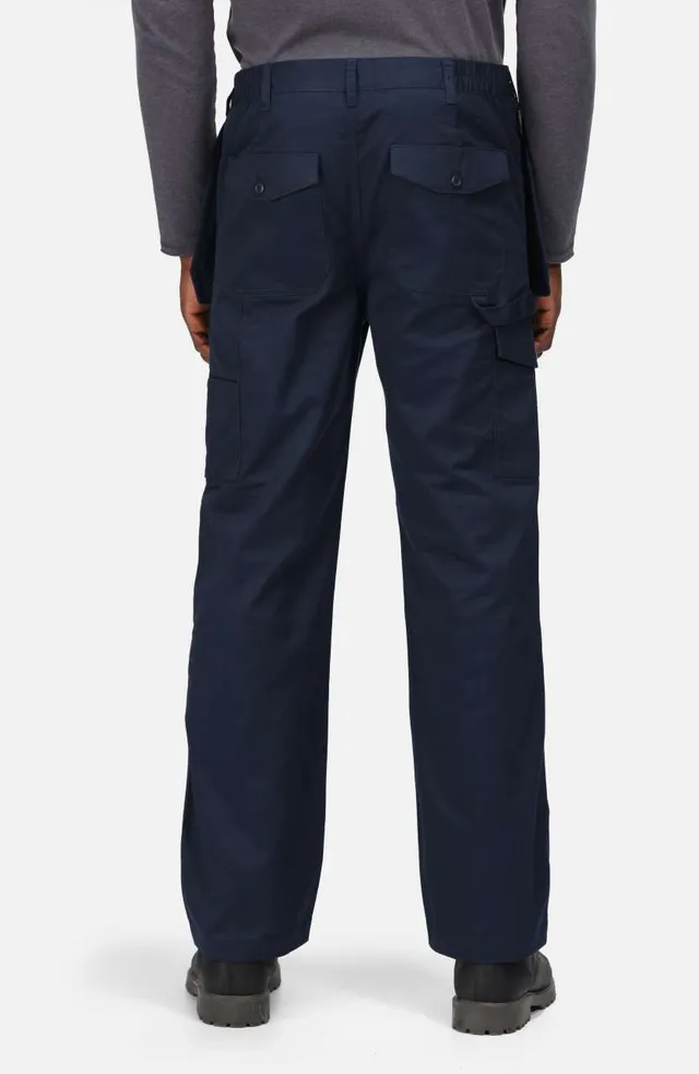 Regatta Pro cargo lengőzsebes férfi nadrág (regular) (TRJ501R), modellen