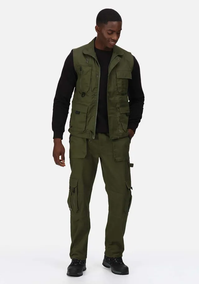 Regatta Pro Utility férfi mellény (TRA865), modellen