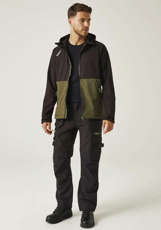 Regatta Tactical Surrender férfi softshell (TRA707), modellen