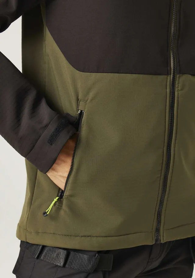 Regatta Tactical Surrender férfi softshell (TRA707), modellen