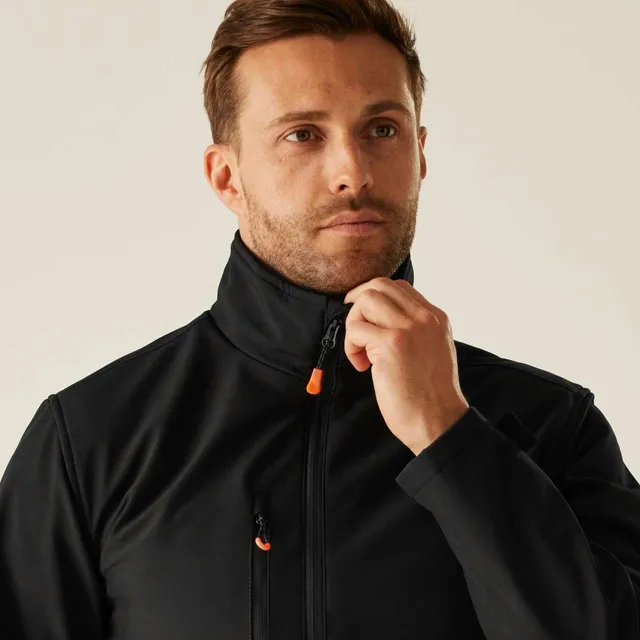 Regatta Thermogen Powercell 5000 fűthető férfi softshell dzseki (TRA739), modellen