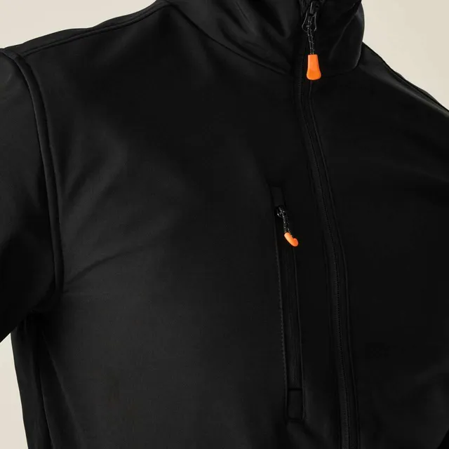 Regatta Thermogen Powercell 5000 fűthető férfi softshell dzseki (TRA739), modellen