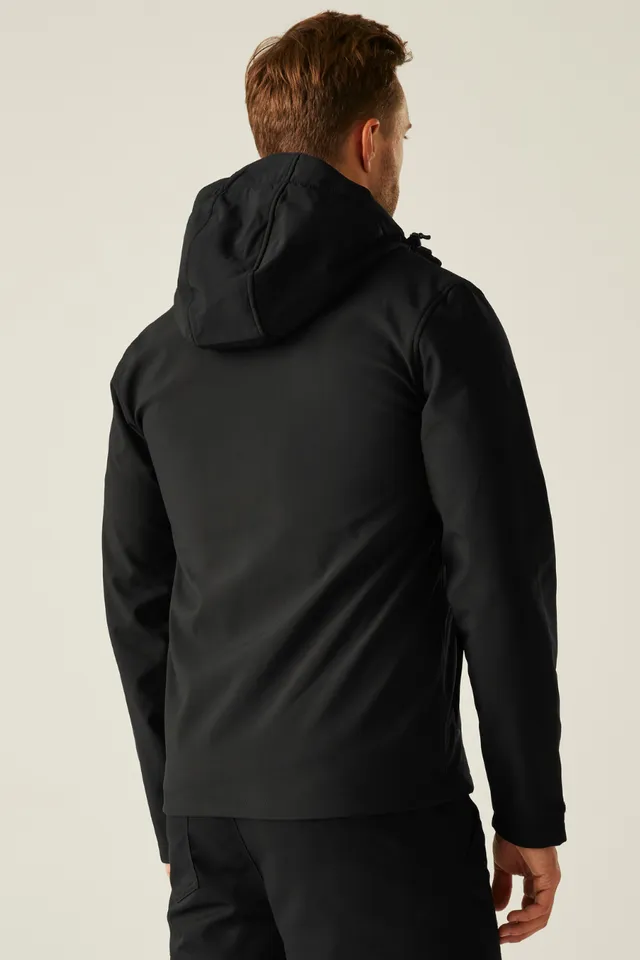 Regatta Venturer háromrétegű kapucnis nyomtatható férfi softshell dzseki (TRA701), modellen