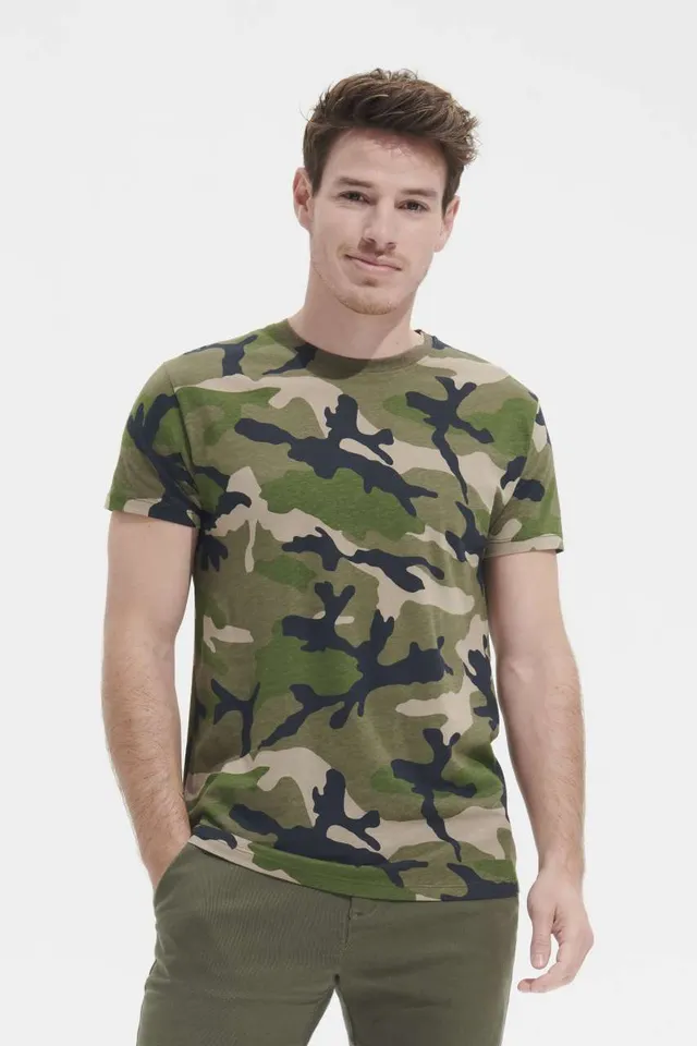 SOL'S Camo - környakas férfi póló (01188), modellen