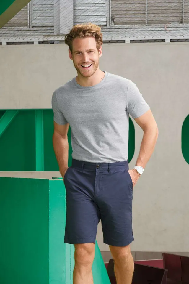 SOL'S Jasper - férfi chino rövidnadrág (01659), modellen