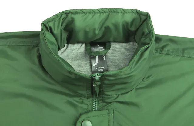 SOL'S Mistral - jersey-bélelt vízlepergető széldzseki (46000), modellen