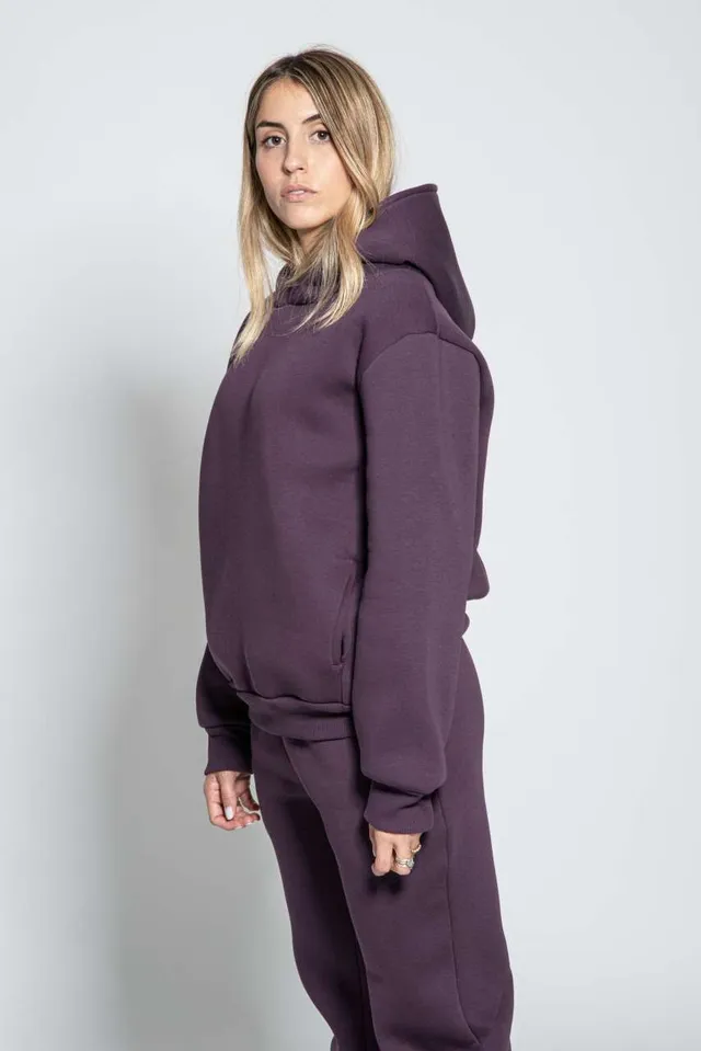 Vesti Mya - uniszex városi soft kapucnis pulóver (IT817T), modellen